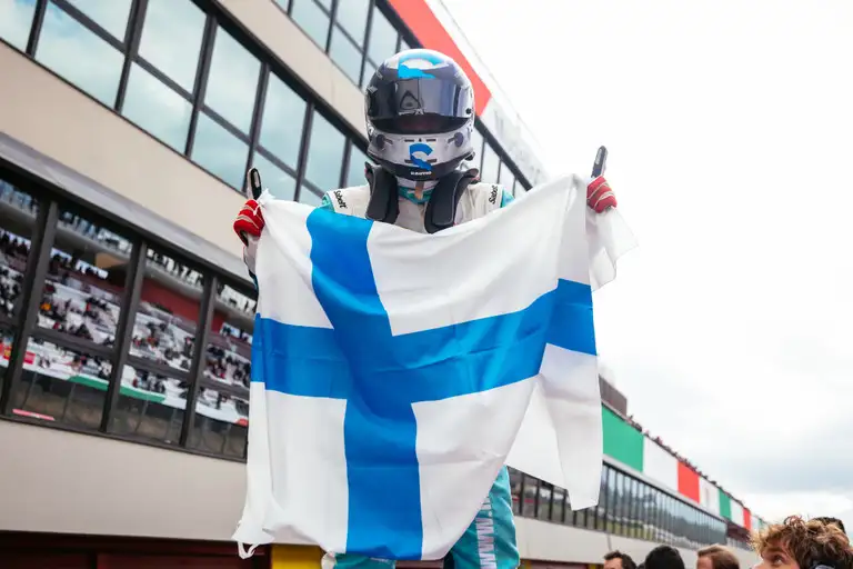 Luka Nurmi with the Finnish flag at Mugello after winning the world title